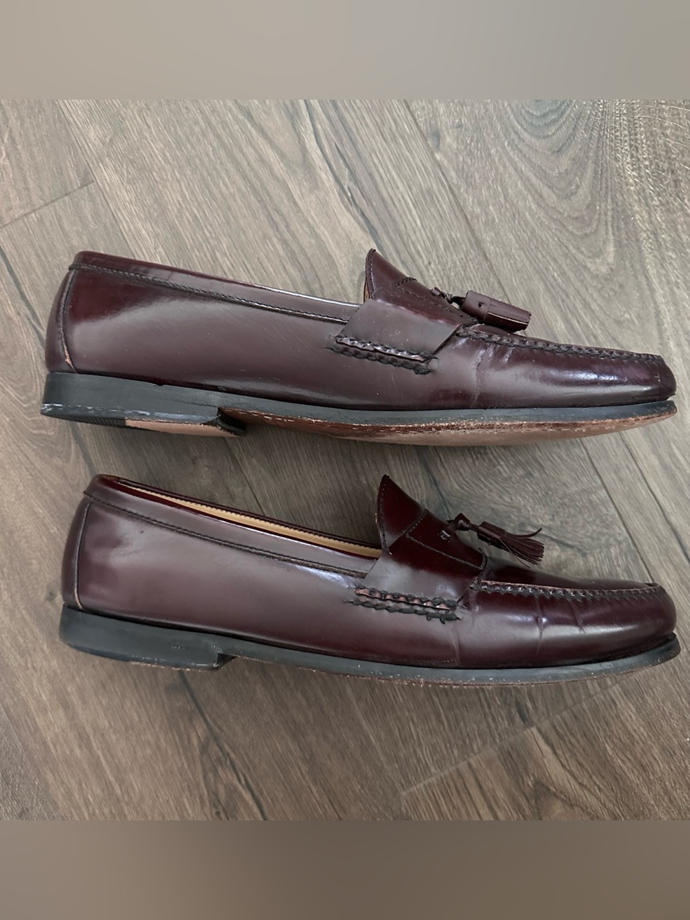Johnston & Murphy Men’s Burgundy Leather Tassel Loafers - Picture 2 of 10